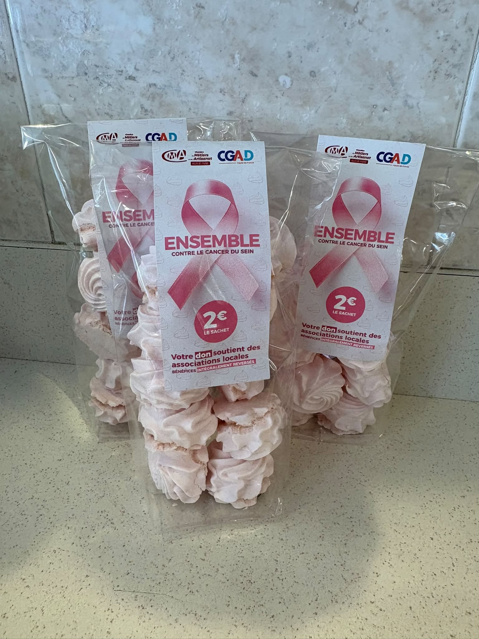 Octobre rose : nos meringues roses sont en boutique